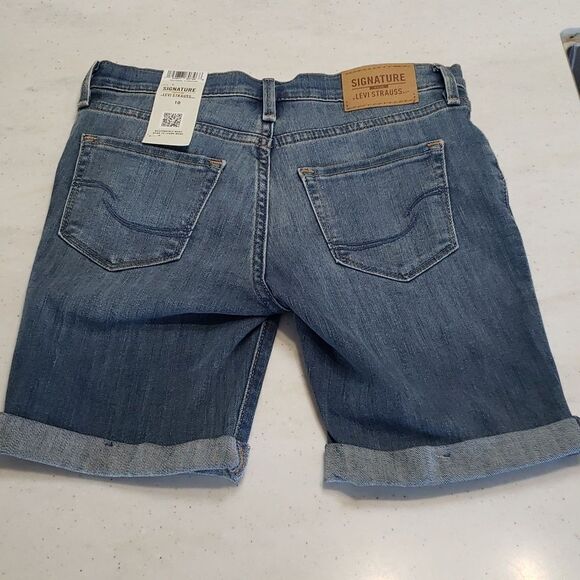 NWT Girls Signature Levi's GOLD Cuffed Bermuda Shorts Sz 10 - Picture 1 of 9